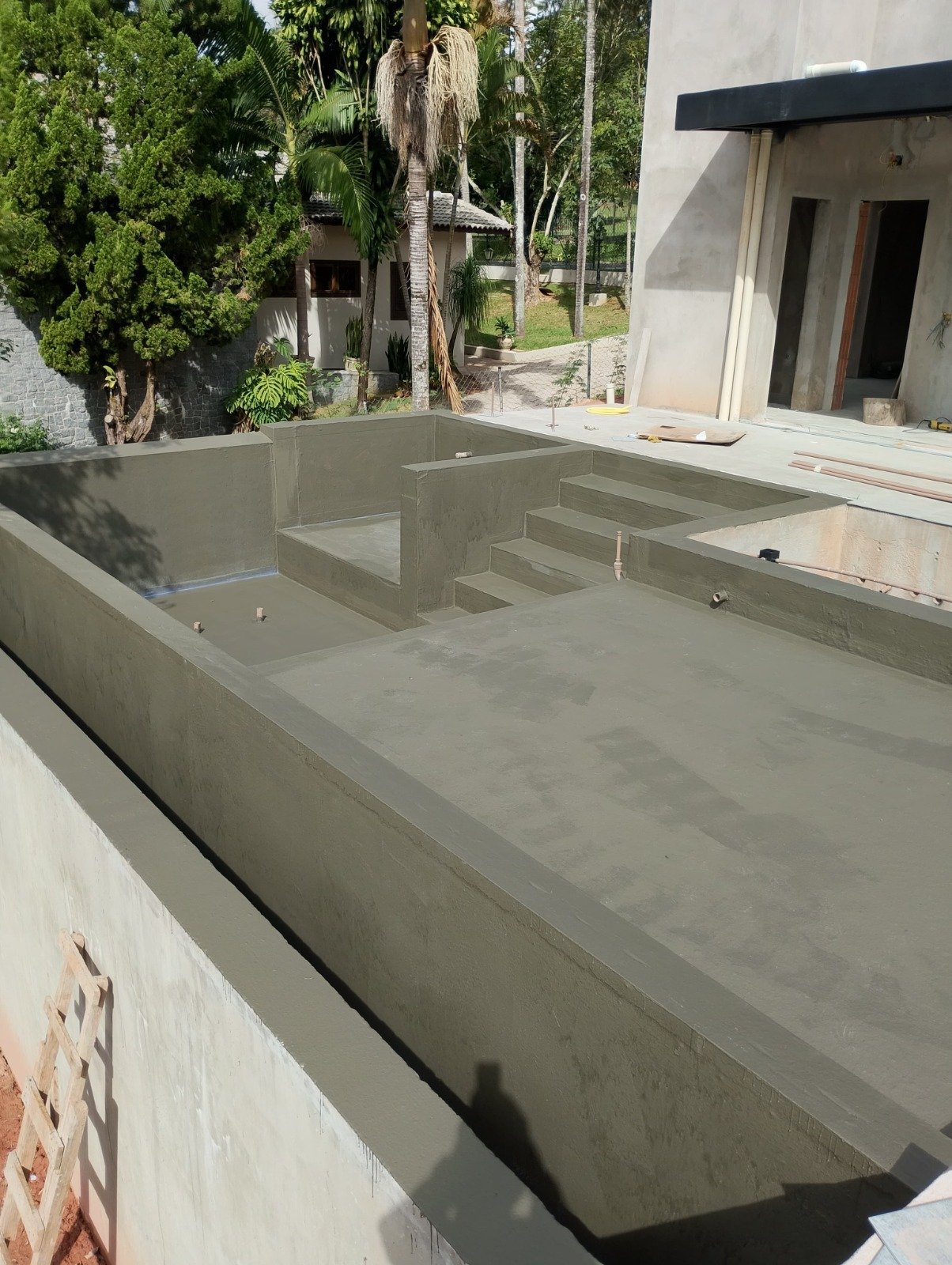 Piscina com sistema impermeabilizante aplicado em toda a estrutura